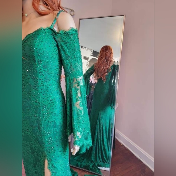 ✨️ Price Drop! ✨️ Johnathan Kayne Emerald Gown Size 8 - Picture 2 of 3